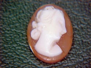 Cameo Shell 8×6.3mm 0.90crts