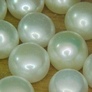 Pearl Button White Round 10mm (1 Pcs)