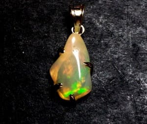 Ethiopian 3.20 crts Opal 14kt Freeform Pendant