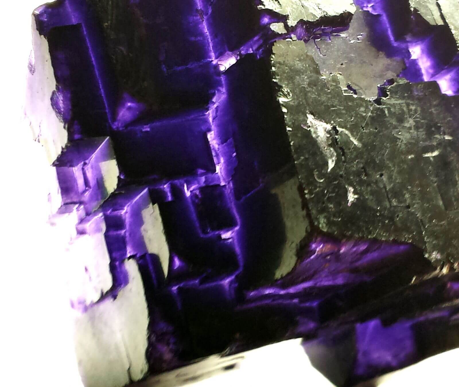 Fluorite Purple Rough Specimen 1"x1.5" 280crts - Image 3