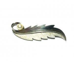Modern White Pearl Long Feather 925 Silver Pin