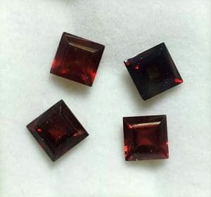Garnet Square Cut 6mm (4 Pcs)