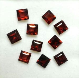 Garnet Square Cut 4mm (10 Pcs)