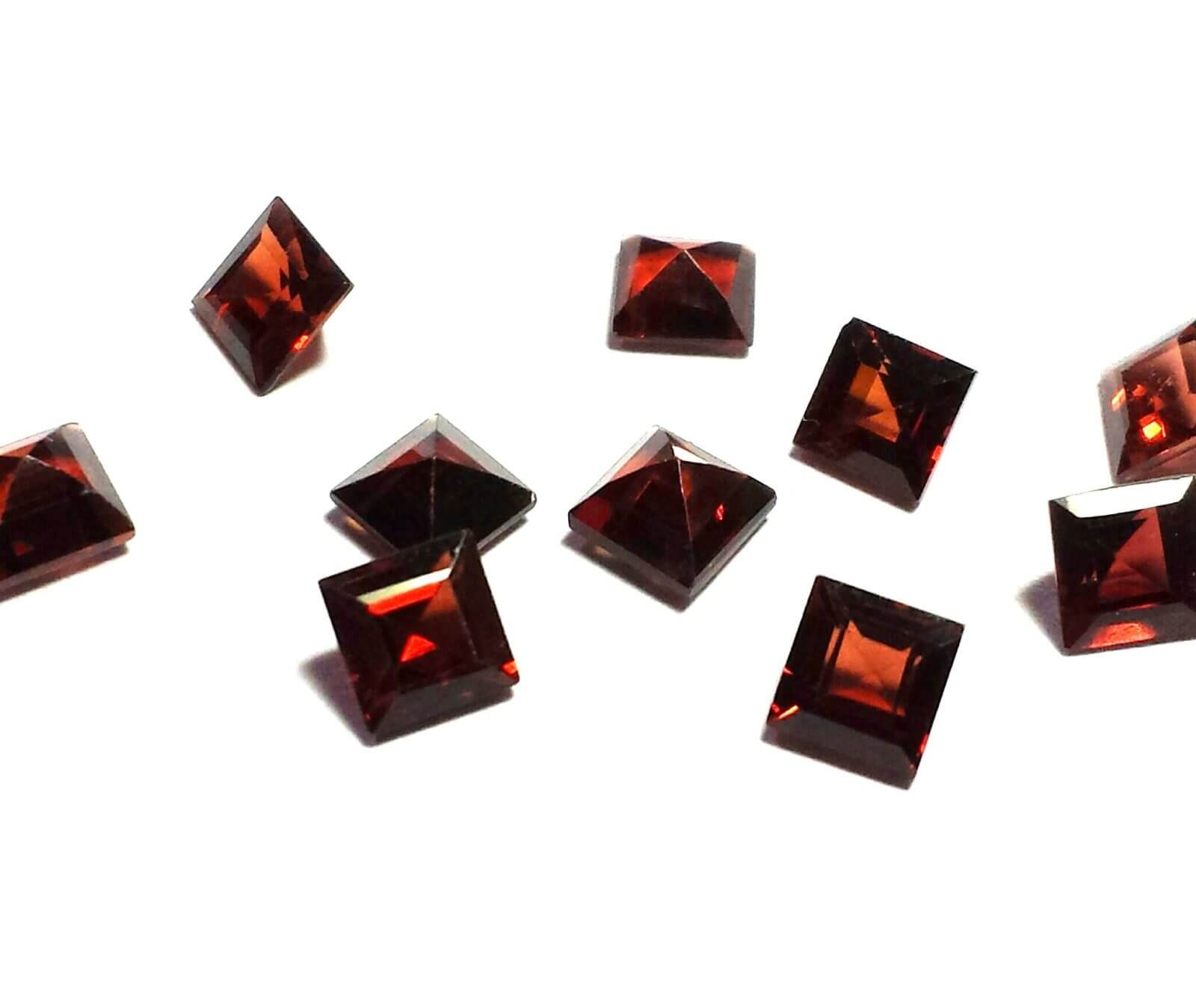 Garnet Square Cut 4mm (10 Pcs) - Image 2