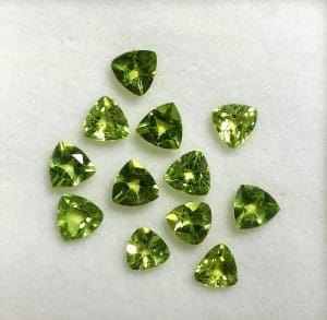 Peridot Trillion 4mm (12 PCS)