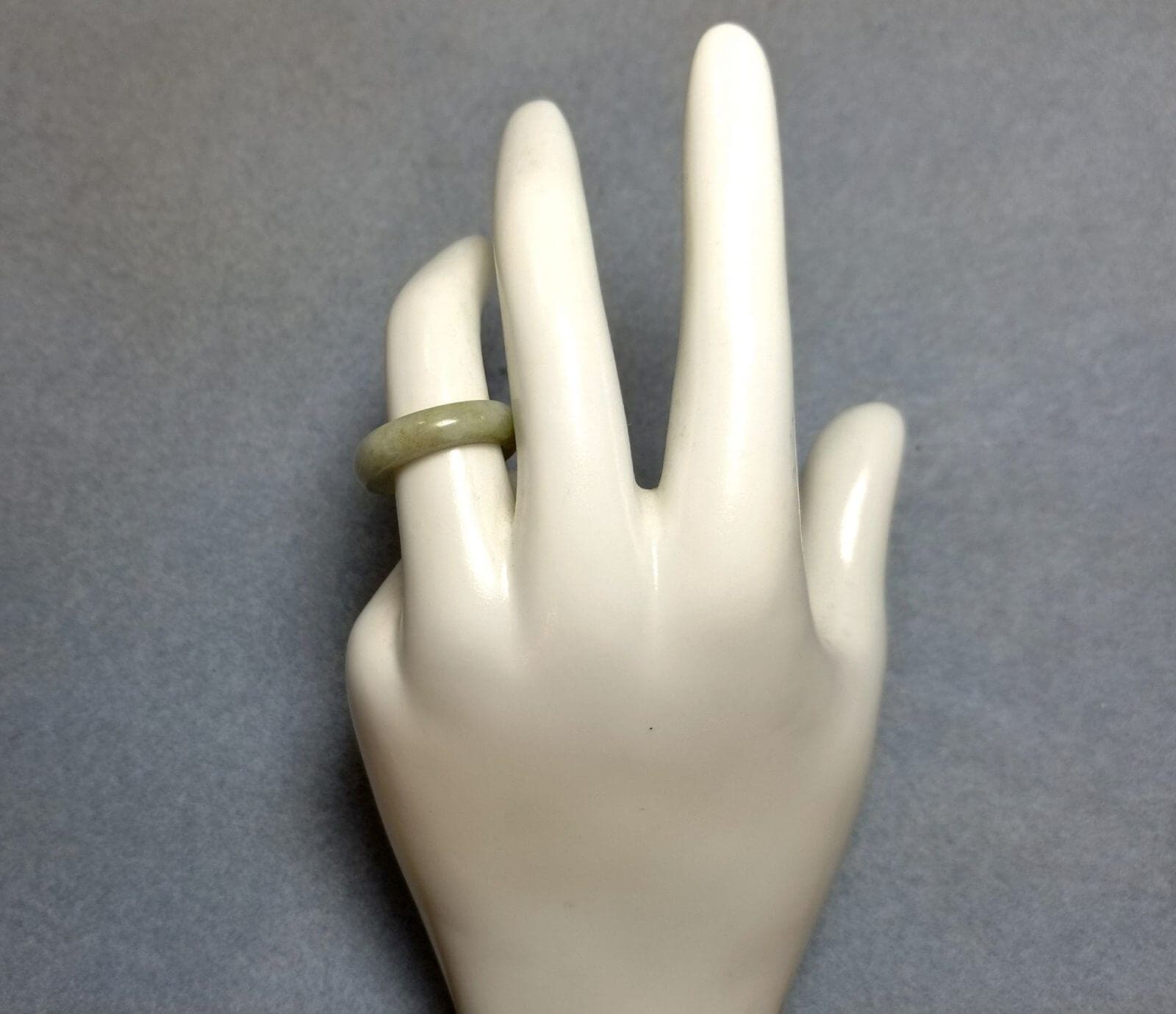 Jade Ring 18.2 Crts Size 7.5 - Image 4