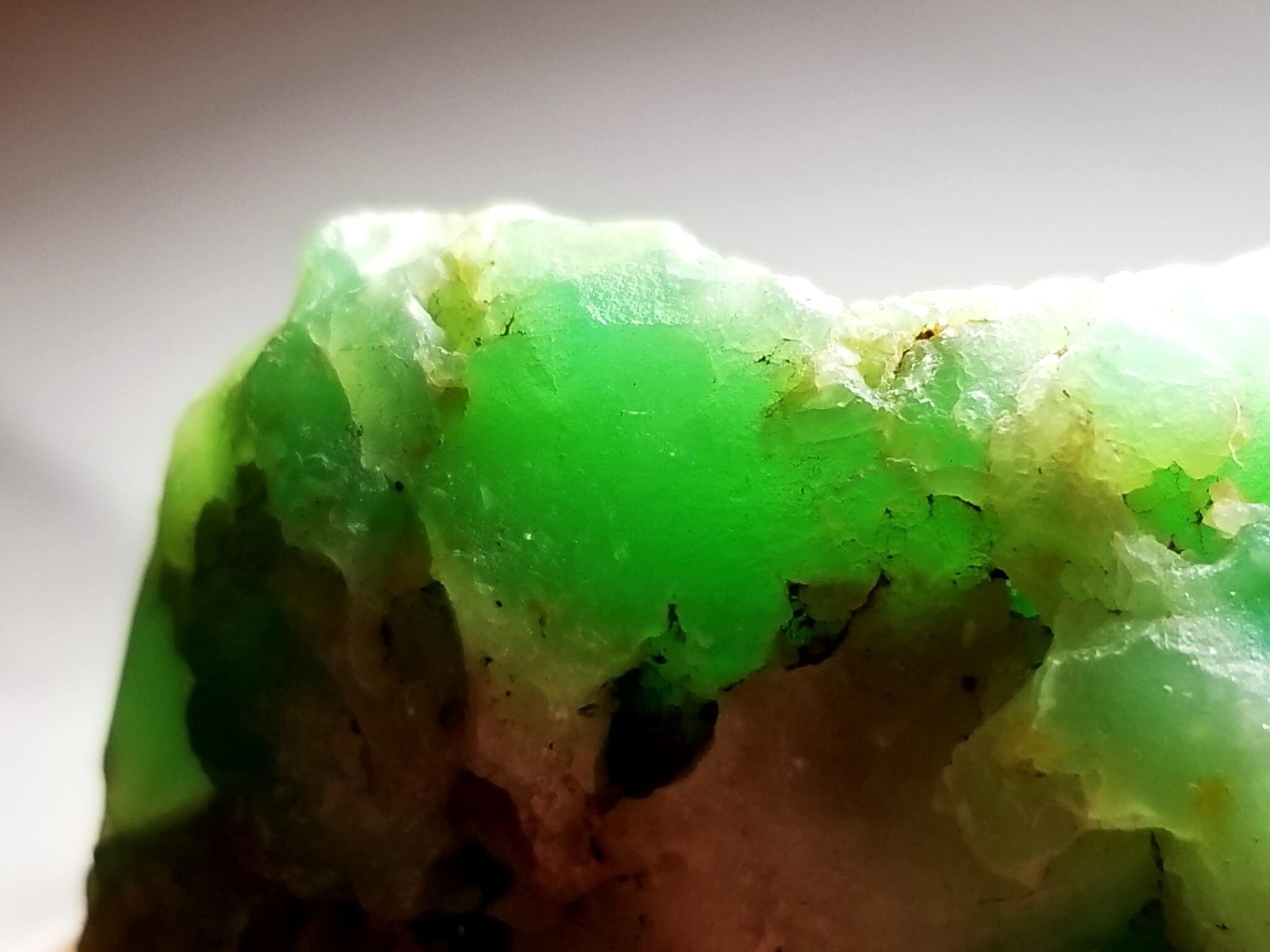 (J7) Chrysoprase Marlborough Australia Specimen 3.5"Lx1.5"Wx1.50"H 106Grams - Image 6