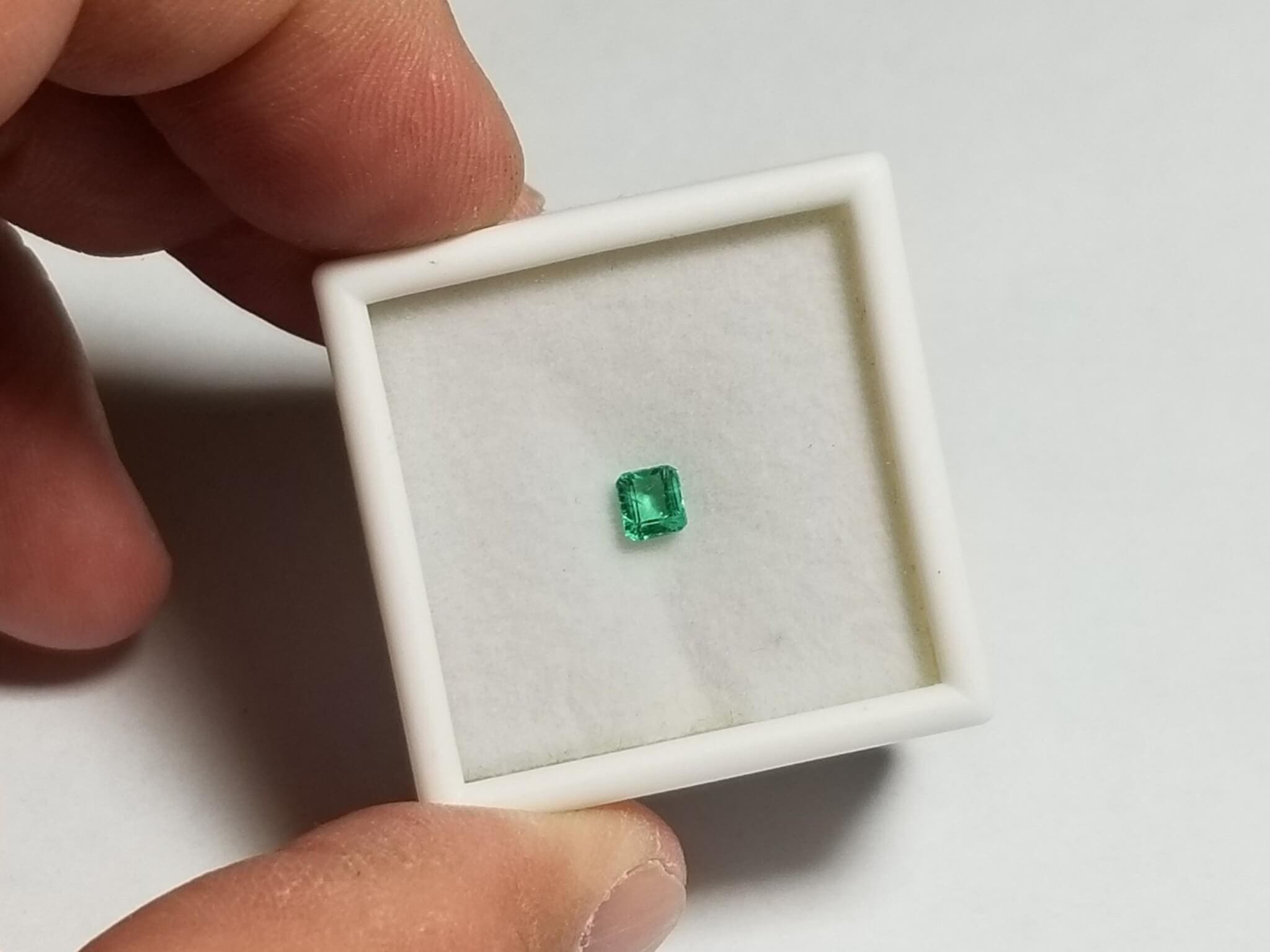 Emerald Swat Valley Square Cut 4.3x4mm 0.37cts - Image 3