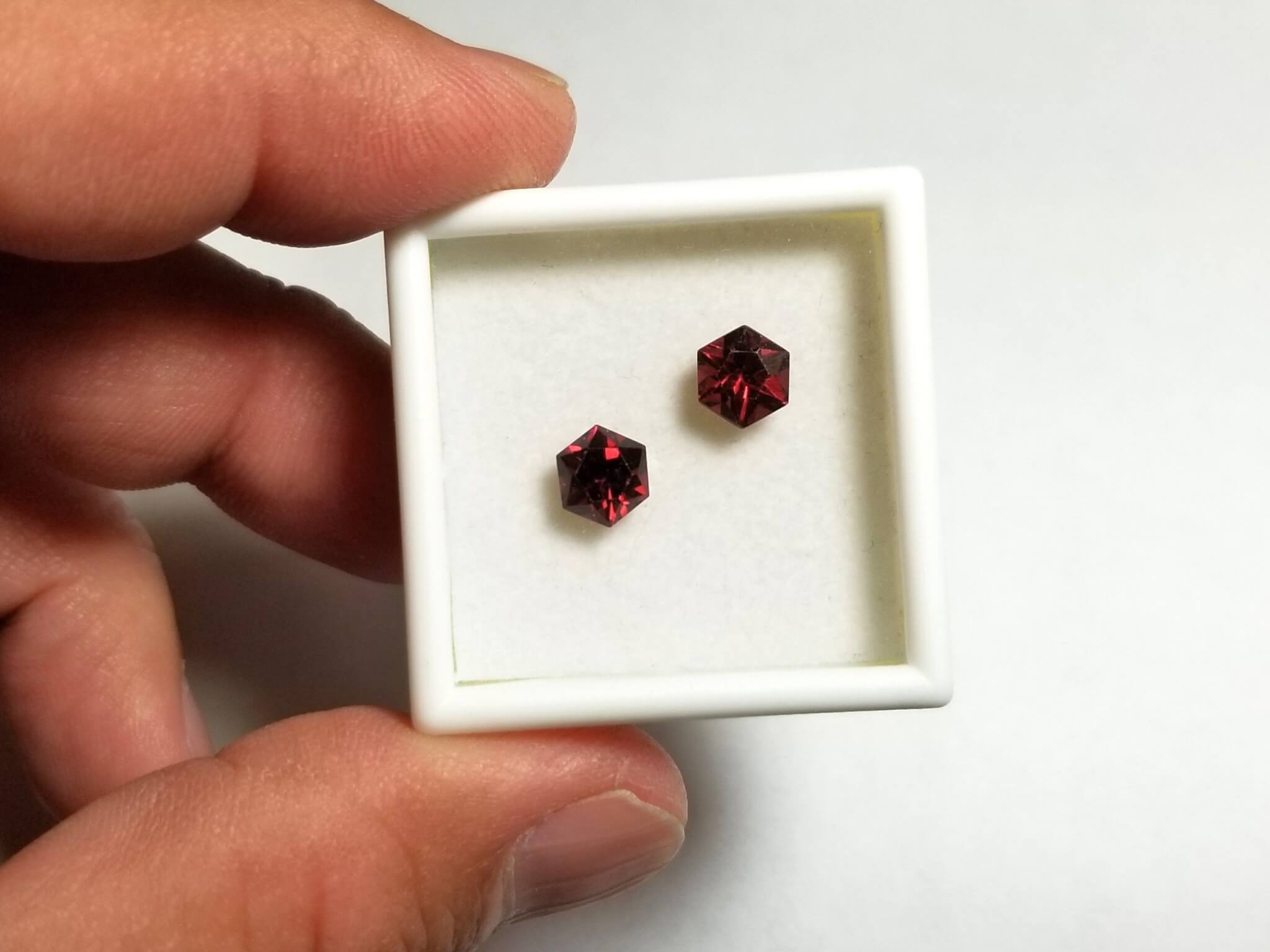 Garnet Hexagon Star Cut 6.25mm (2 Pcs) - Image 3