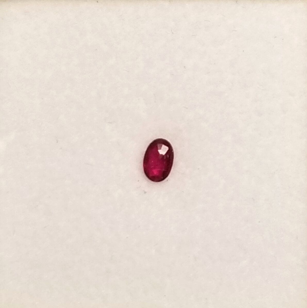 Ruby Thailand Oval 4x2.7mm 0.13crts - Image 2
