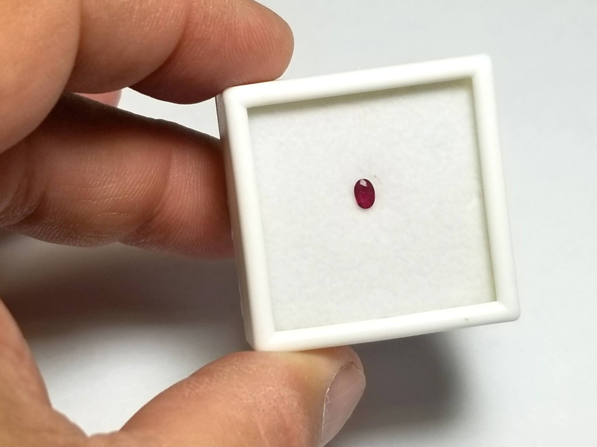 Ruby Thailand Oval 4x2.7mm 0.13crts - Image 3