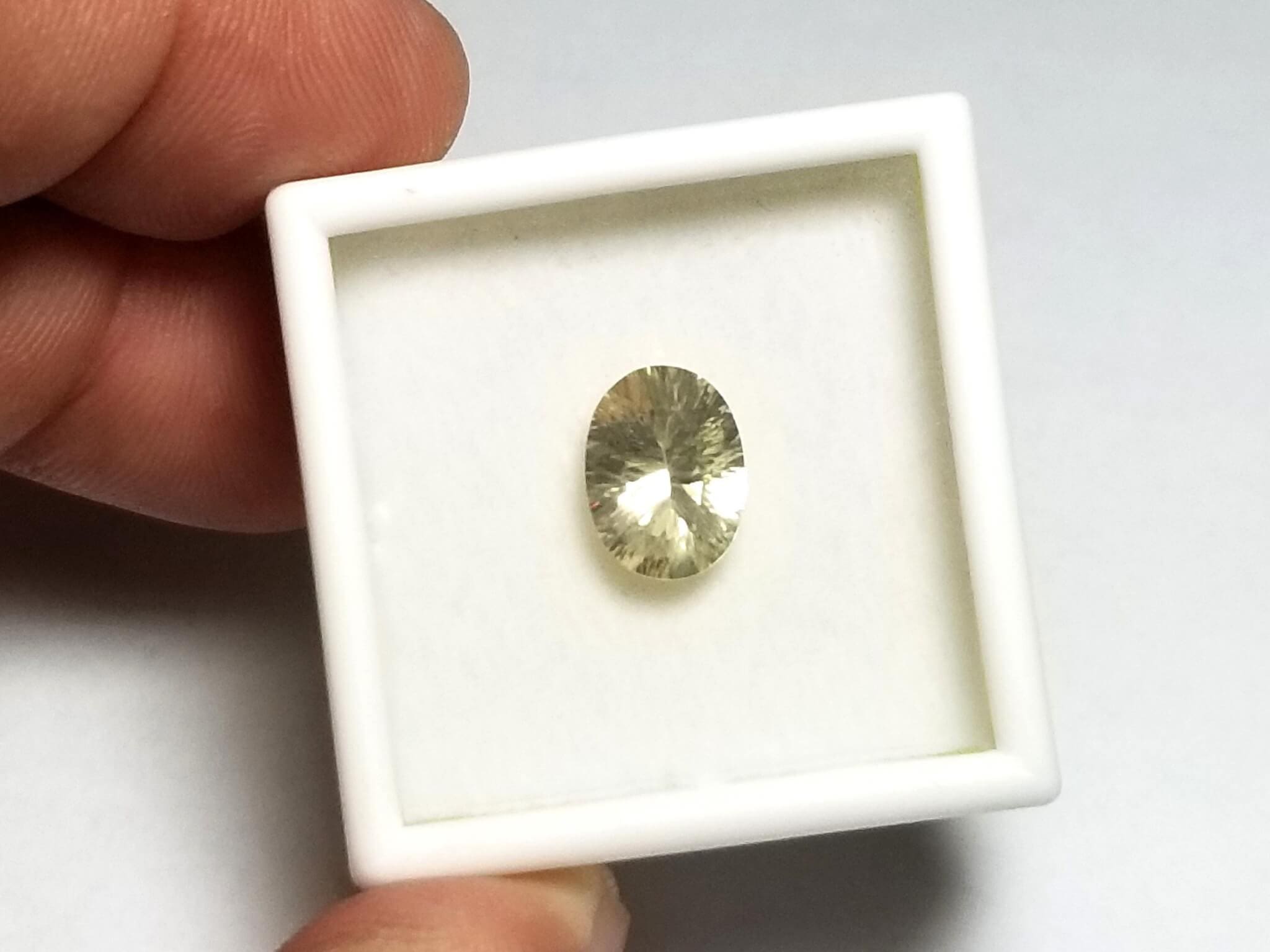 Sunstone Oval Vortex Golden 11X8mm 2.70crts - Image 3