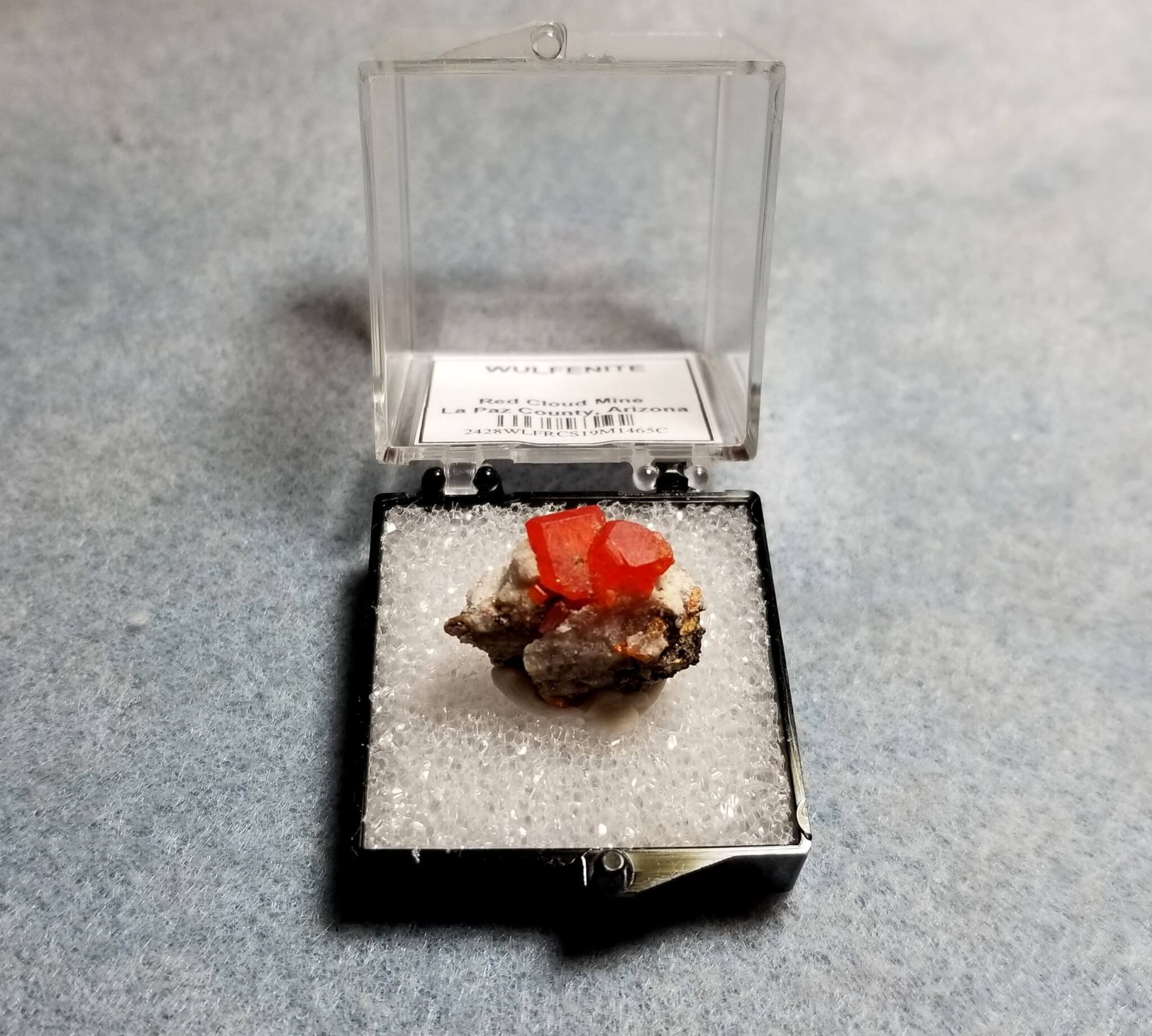 Wulfenite Specimen Thumbnail 19x16mm 14.65Crts - Image 2