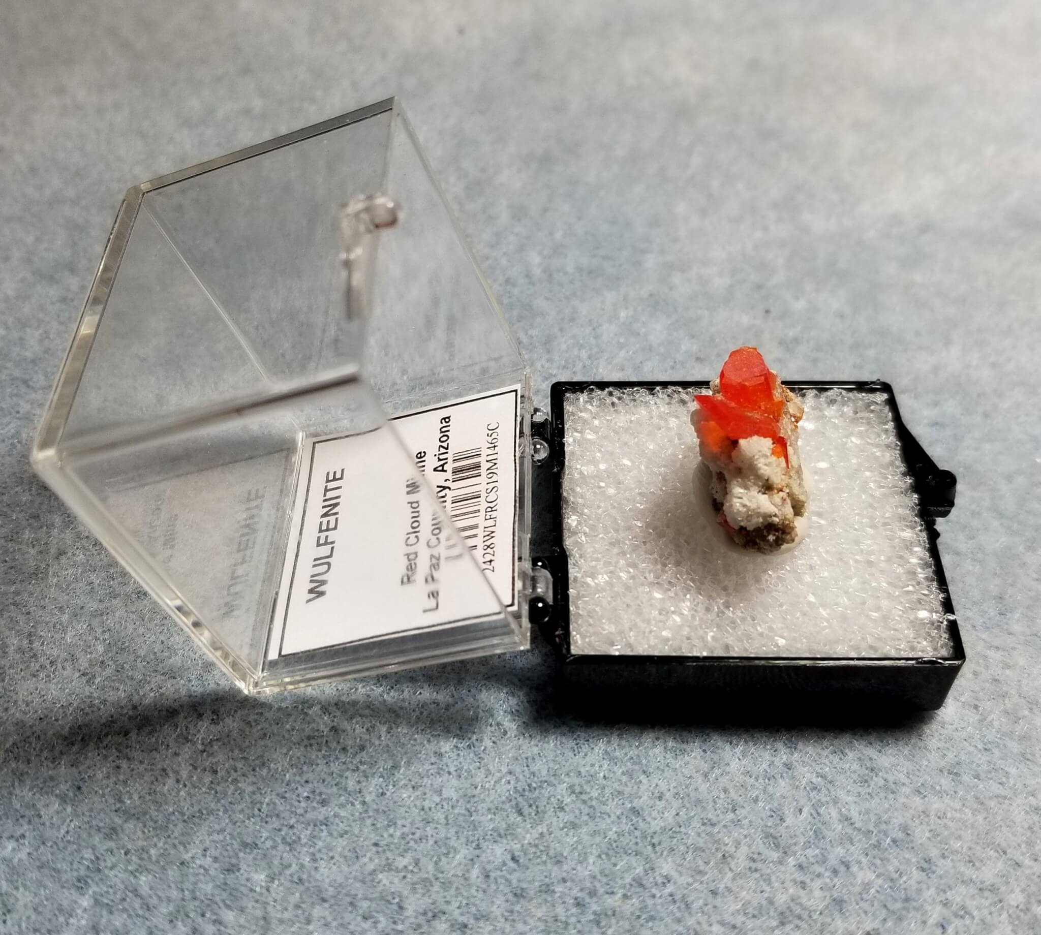 Wulfenite Specimen Thumbnail 19x16mm 14.65Crts - Image 3