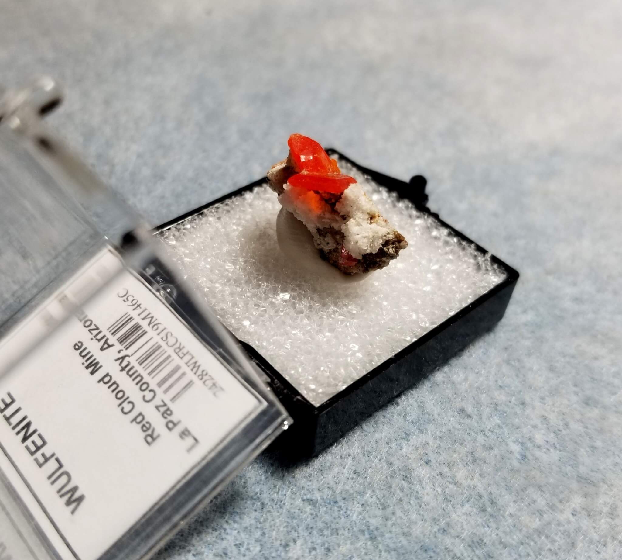 Wulfenite Specimen Thumbnail 19x16mm 14.65Crts - Image 5