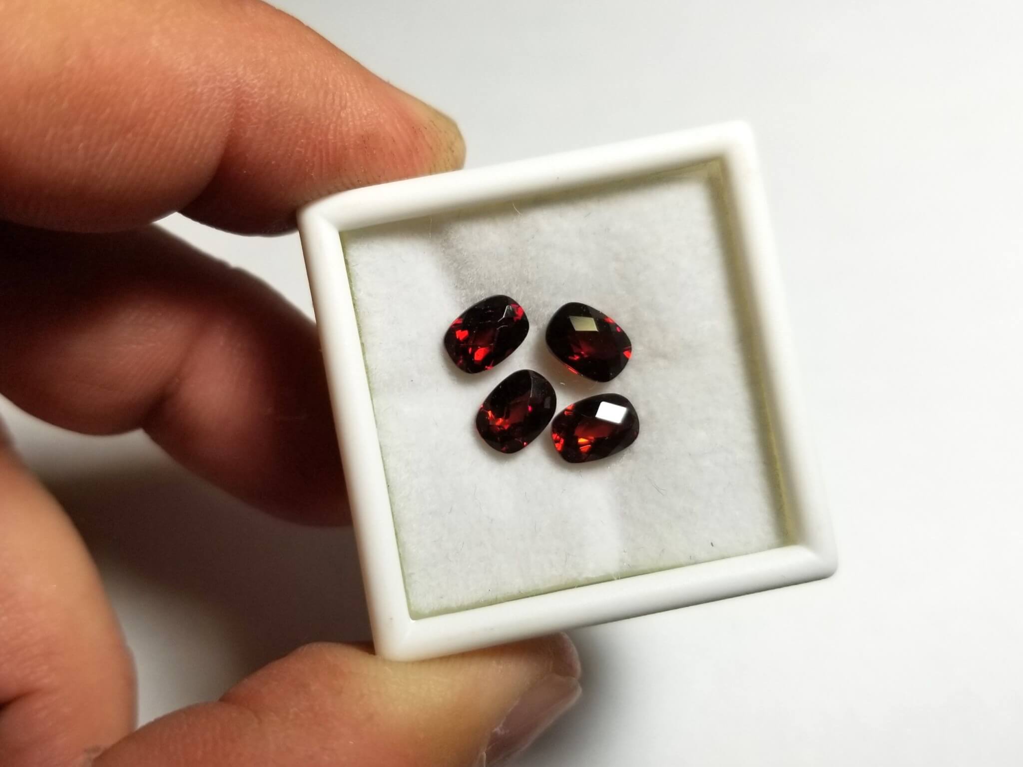 Garnet Cushion Cut Checkerboard 7x5mm (4 Pcs) - Image 3