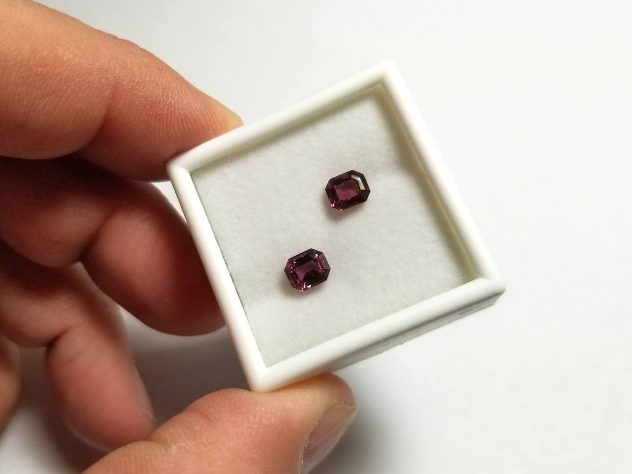 Garnet Raspberry Emerald Cut 6x5mm 1.92Crts (2 Pcs) - Image 3
