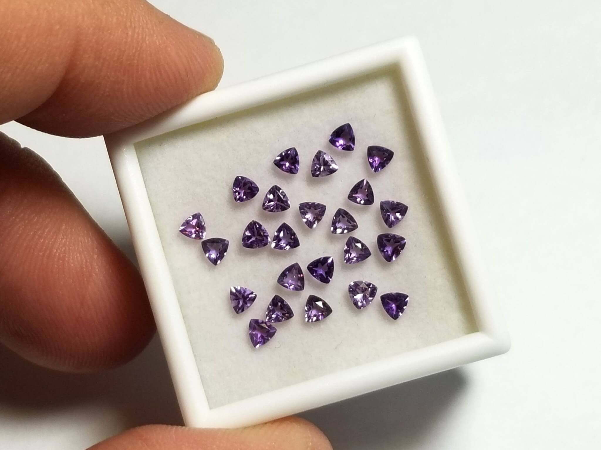 Amethyst Trillion 3mm (24Pcs) - Image 3