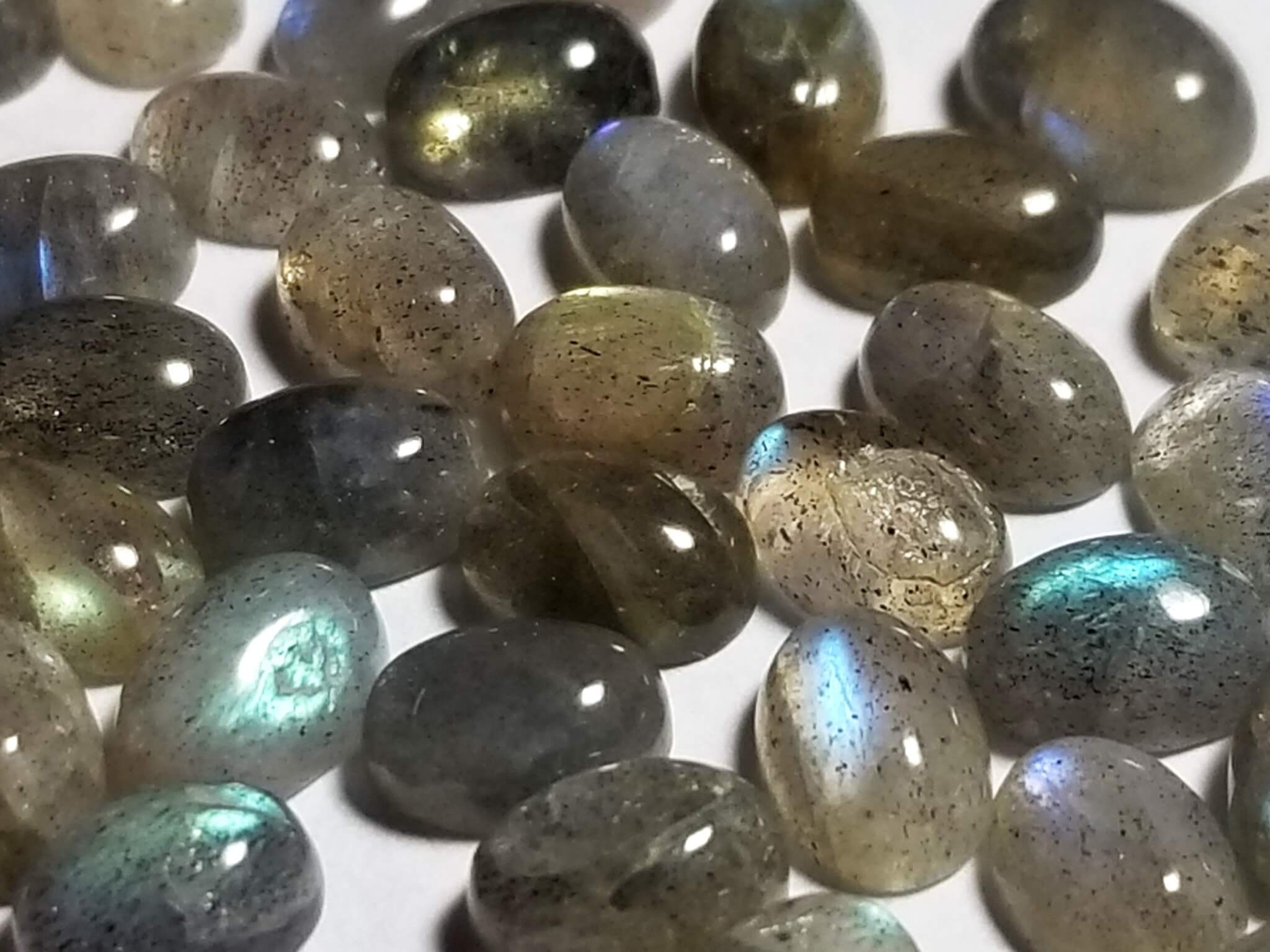 Labradorite, Oval Cabochon Mixed 7x5mm (12 Pcs) - Image 3