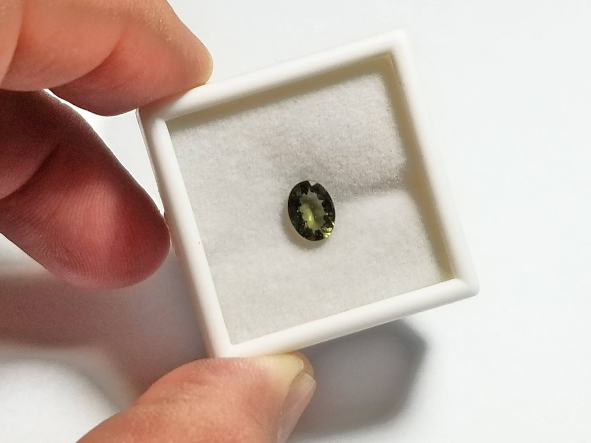 Moldavite Oval 8x6mm 0.78Crts - Image 3