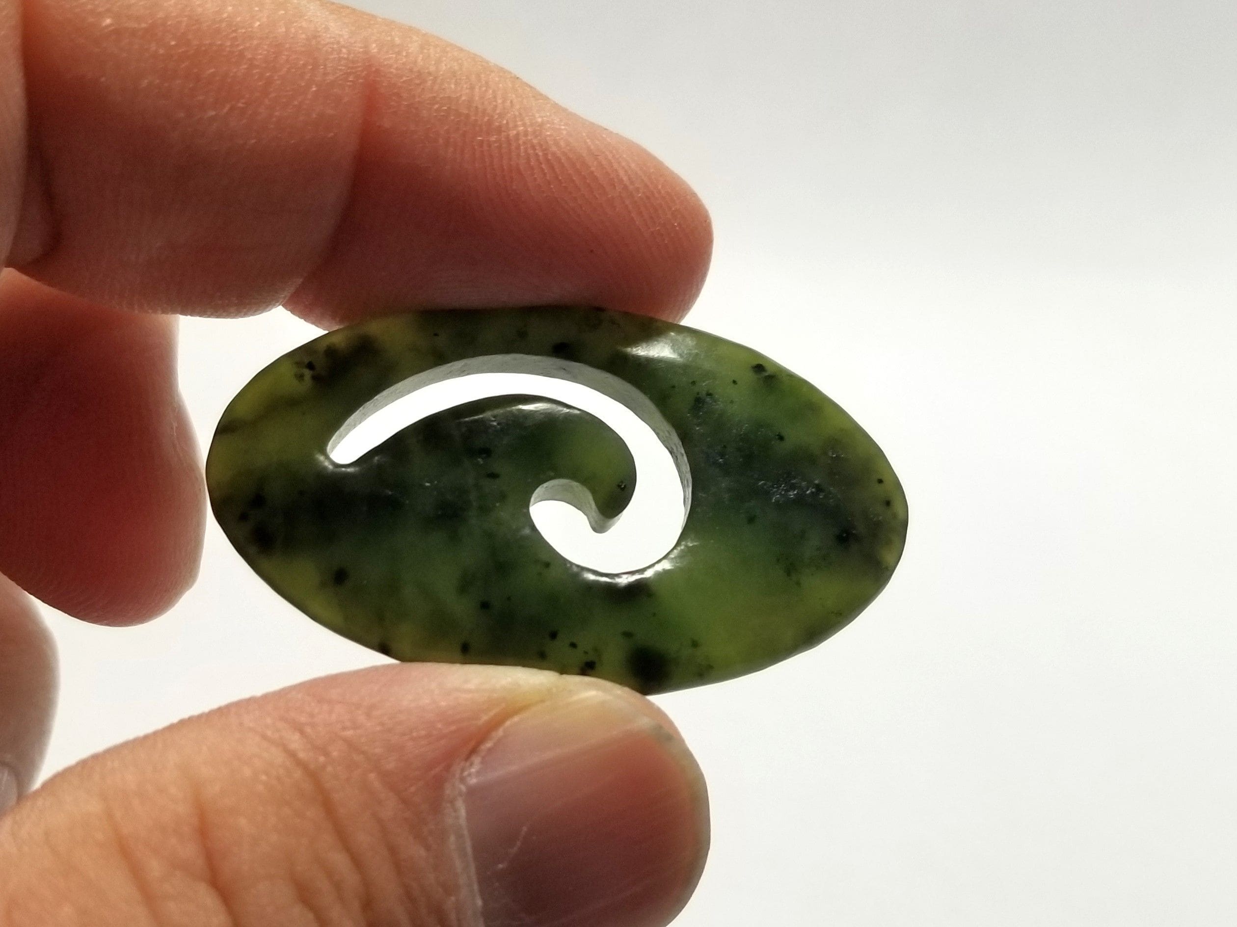 Jade Applegate (Bowenite) Oval Carved Wave 42x25mm 38.25crts - Image 4