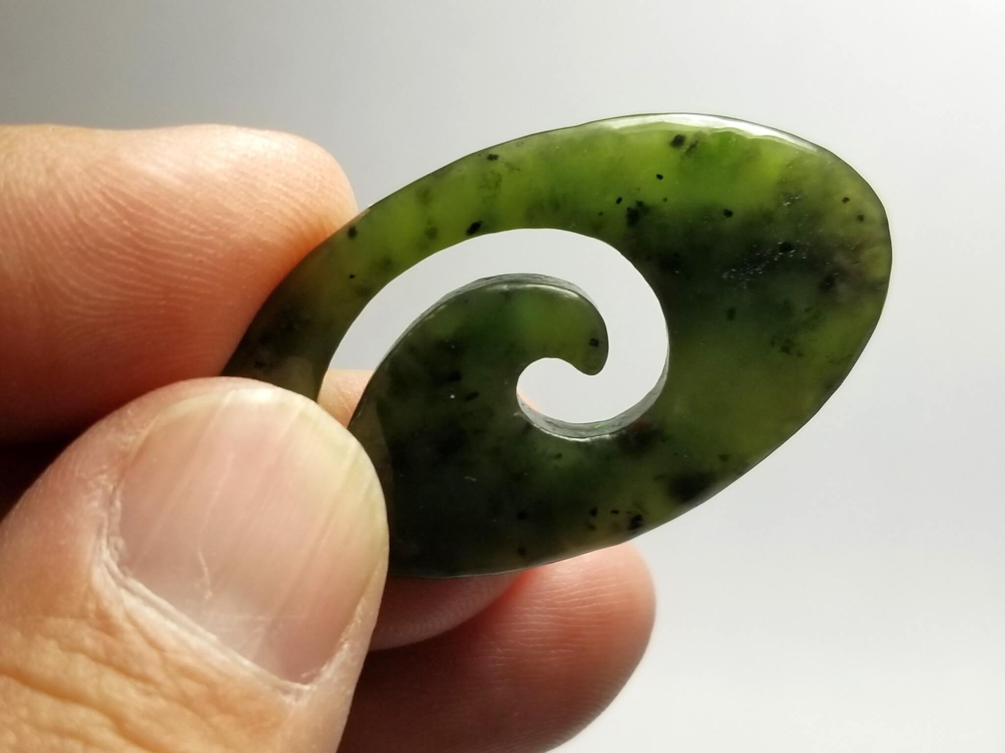 Jade Applegate (Bowenite) Oval Carved Wave 42x25mm 38.25crts - Image 5