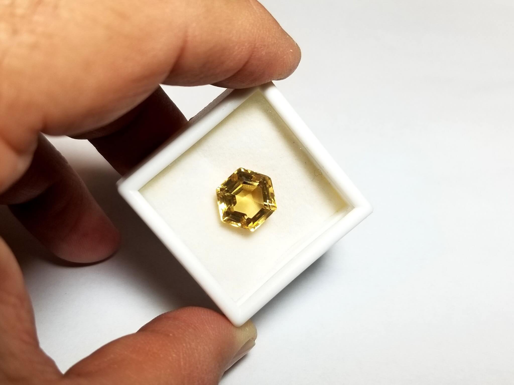 Citrine Hexagon 11.5mm 6.60crts - Image 3