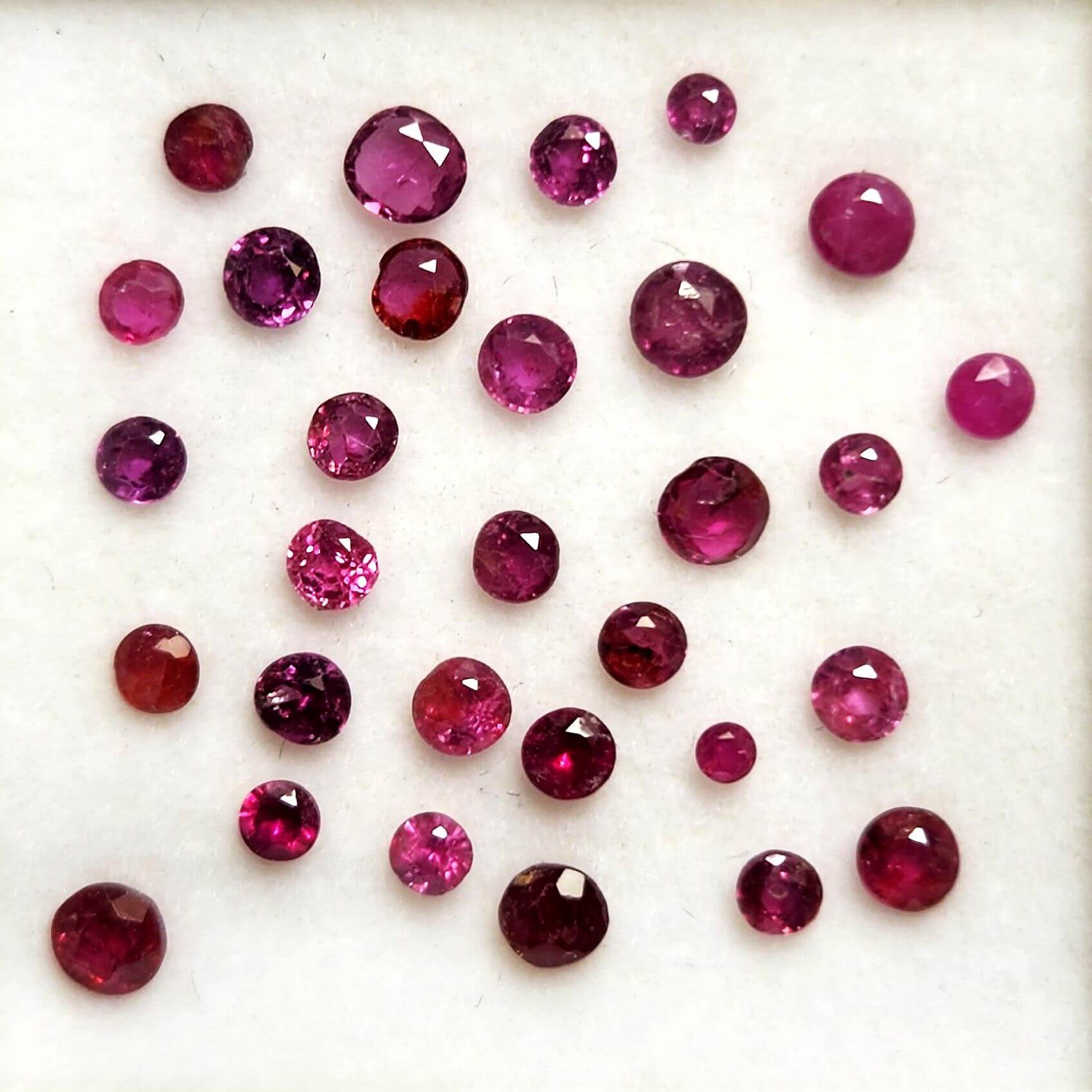 (J5) Ruby Round 2-3mm (30Pcs)