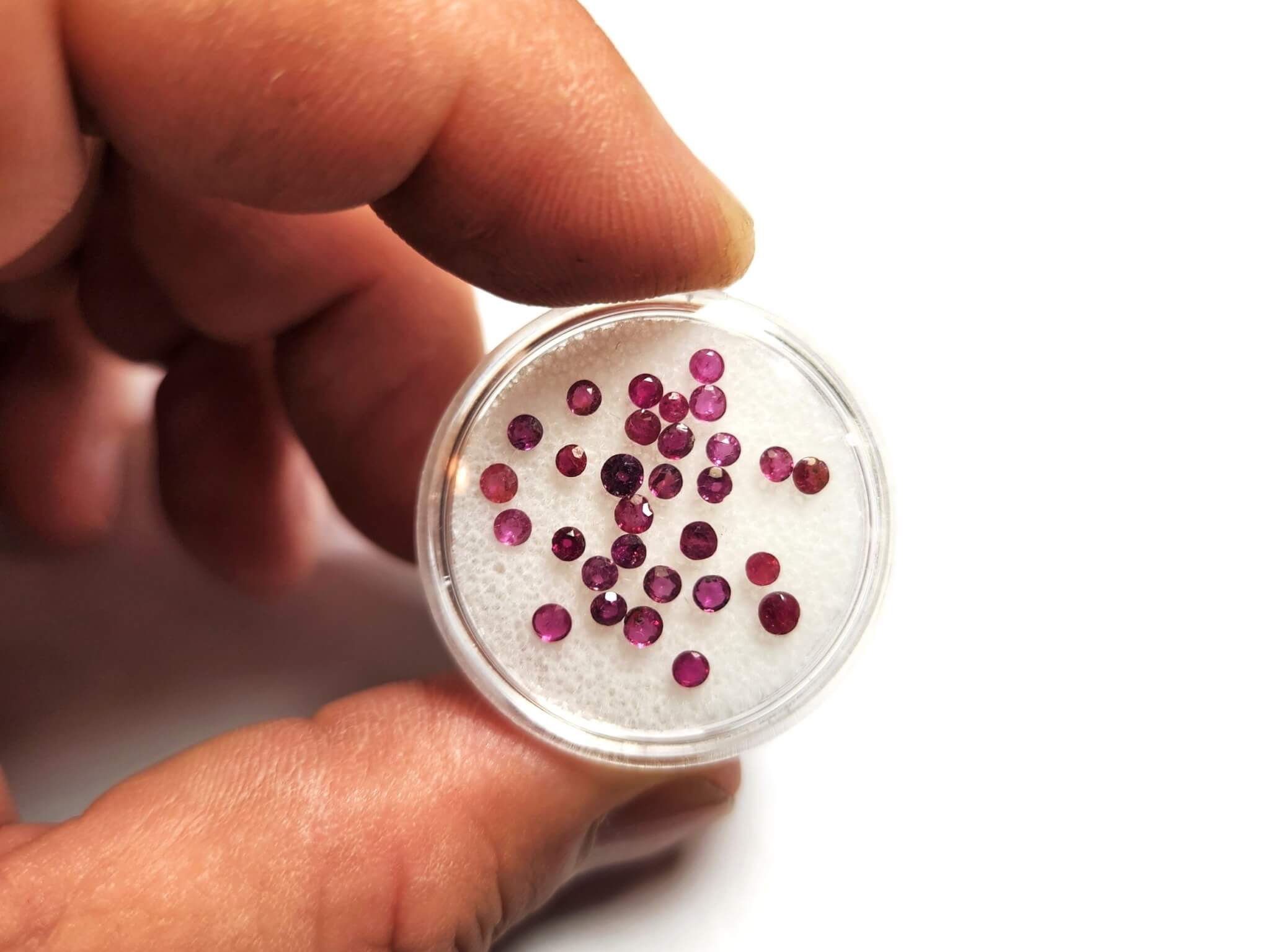 (J5) Ruby Round 2-3mm (30Pcs) - Image 3