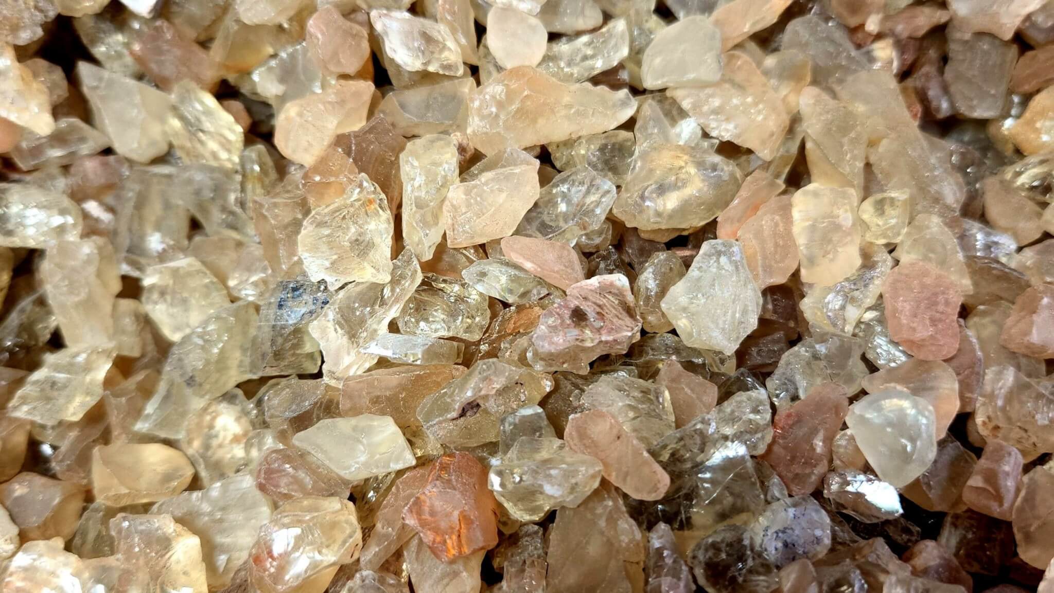 (X2) Sunstone Oregon Yellow Champagne Clear (no schiller) Rough Specimen (1/2 KILO) - Image 3