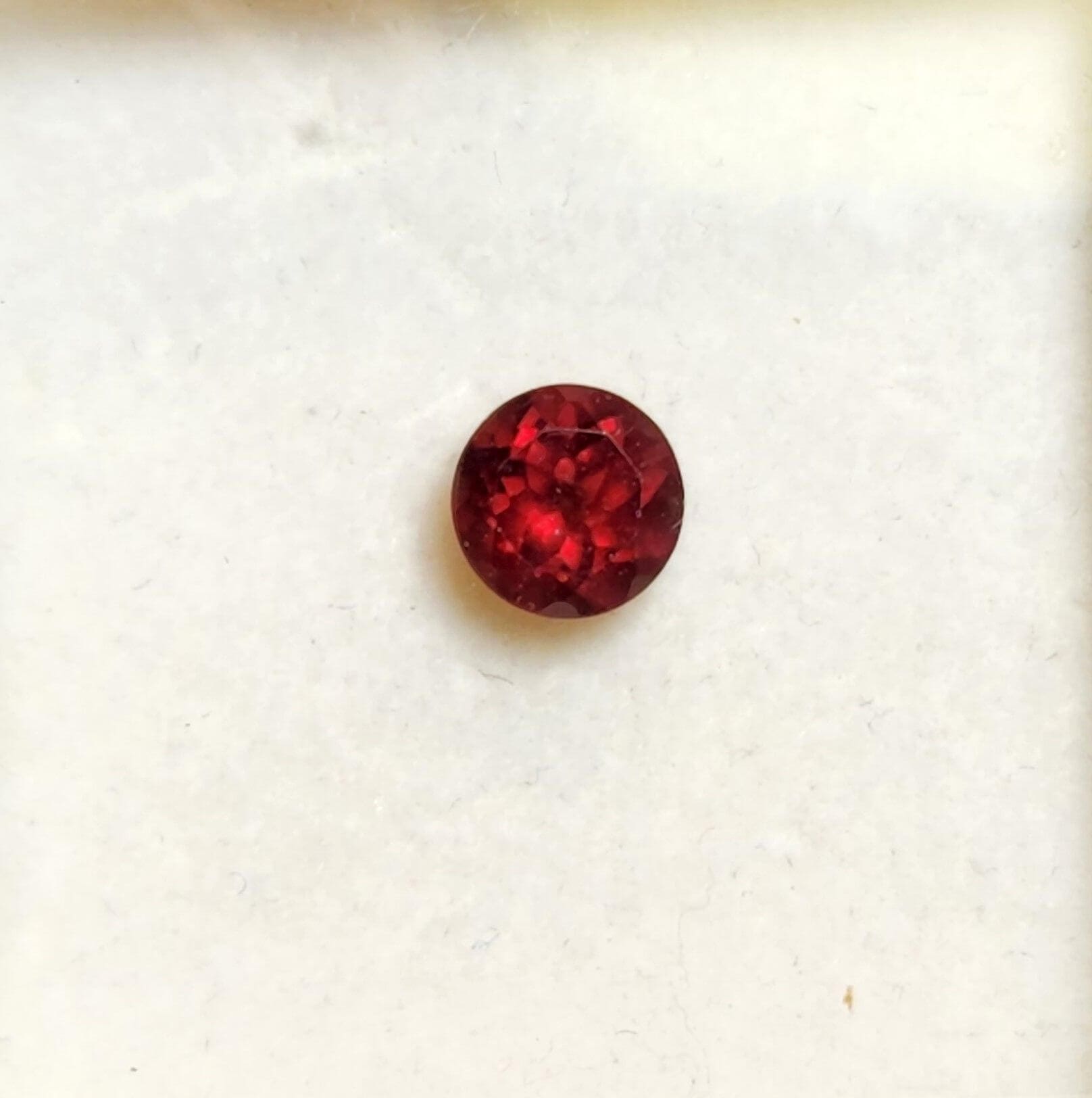 Garnet Raspberry Madagascar Round 6mm 1.20Crts