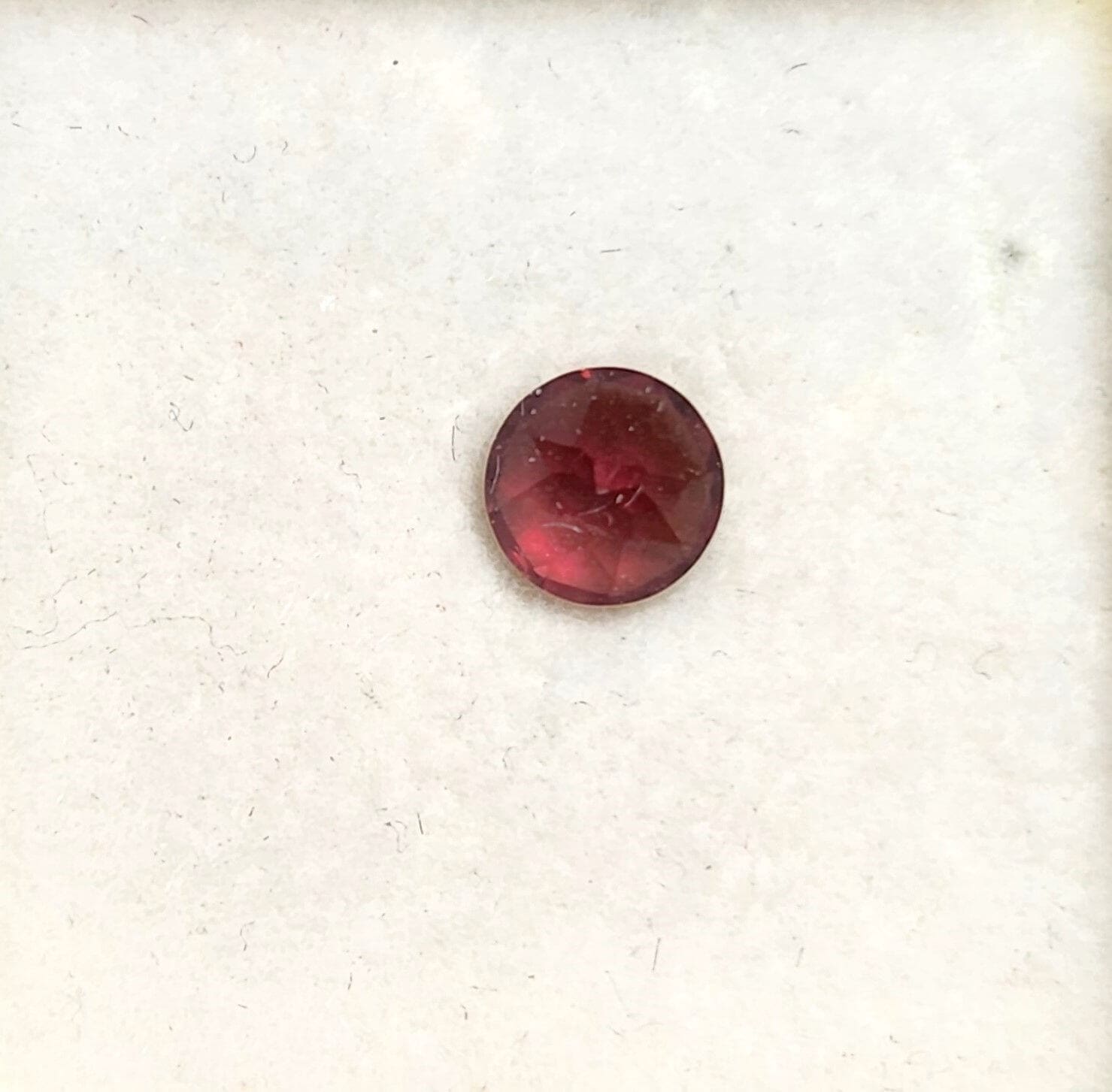 Garnet Raspberry Madagascar Round 6mm 1.20Crts - Image 2