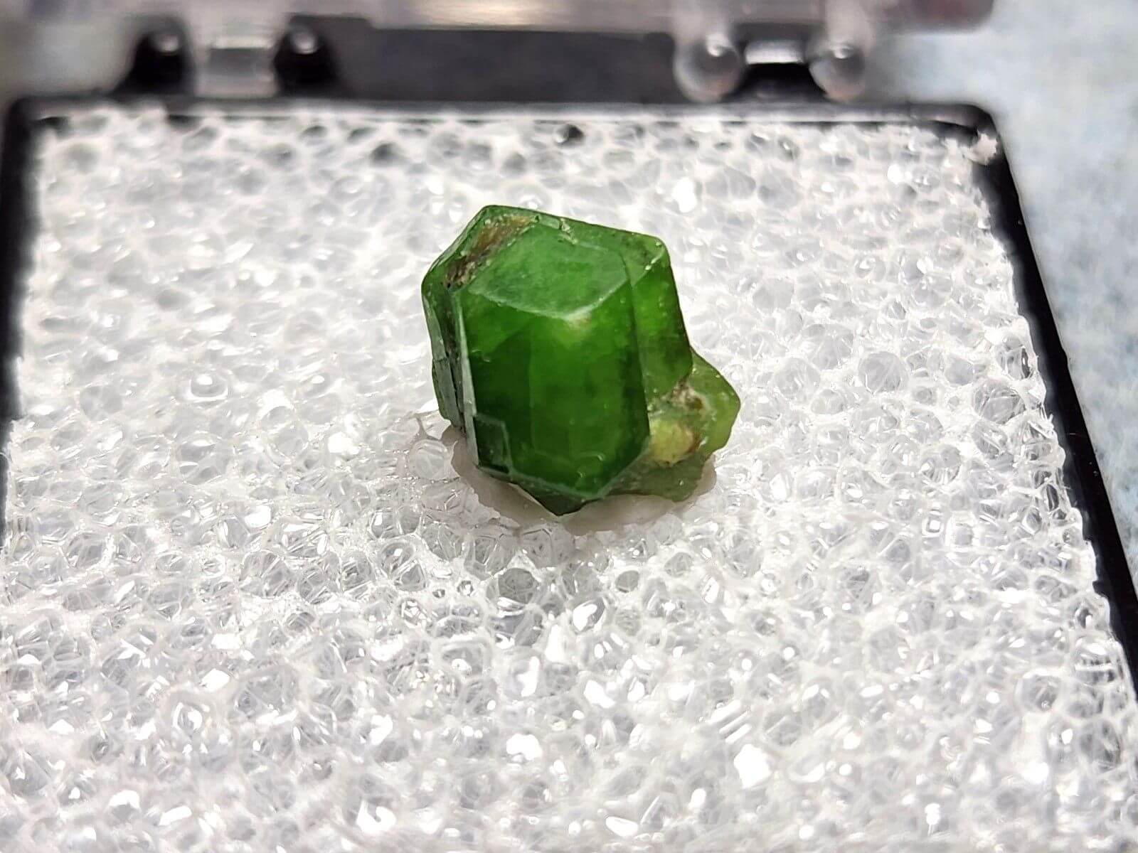 (L3) Garnet Demantoid (Irannn) Specimen Thumbnail 9.6mm x 8.5mm #510 - Image 2