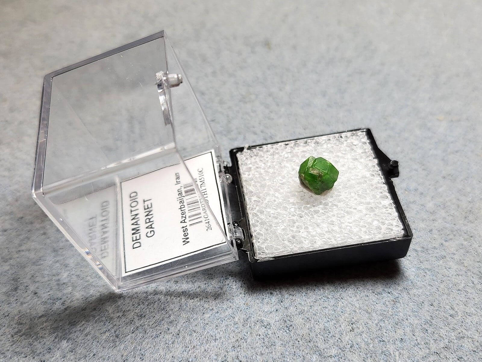 (L3) Garnet Demantoid (Irannn) Specimen Thumbnail 9.6mm x 8.5mm #510 - Image 3