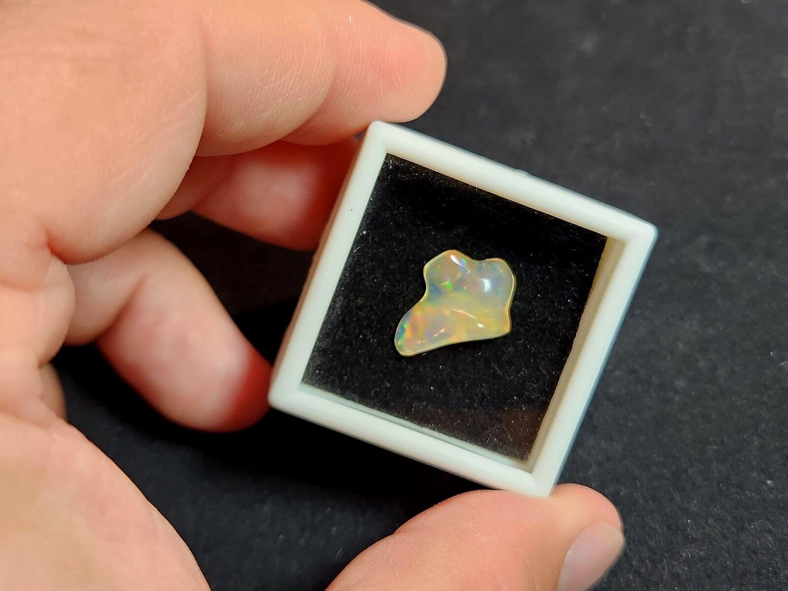 Opal Ethiopian Polished Freeform 16x12mm 3.66crts - Image 3