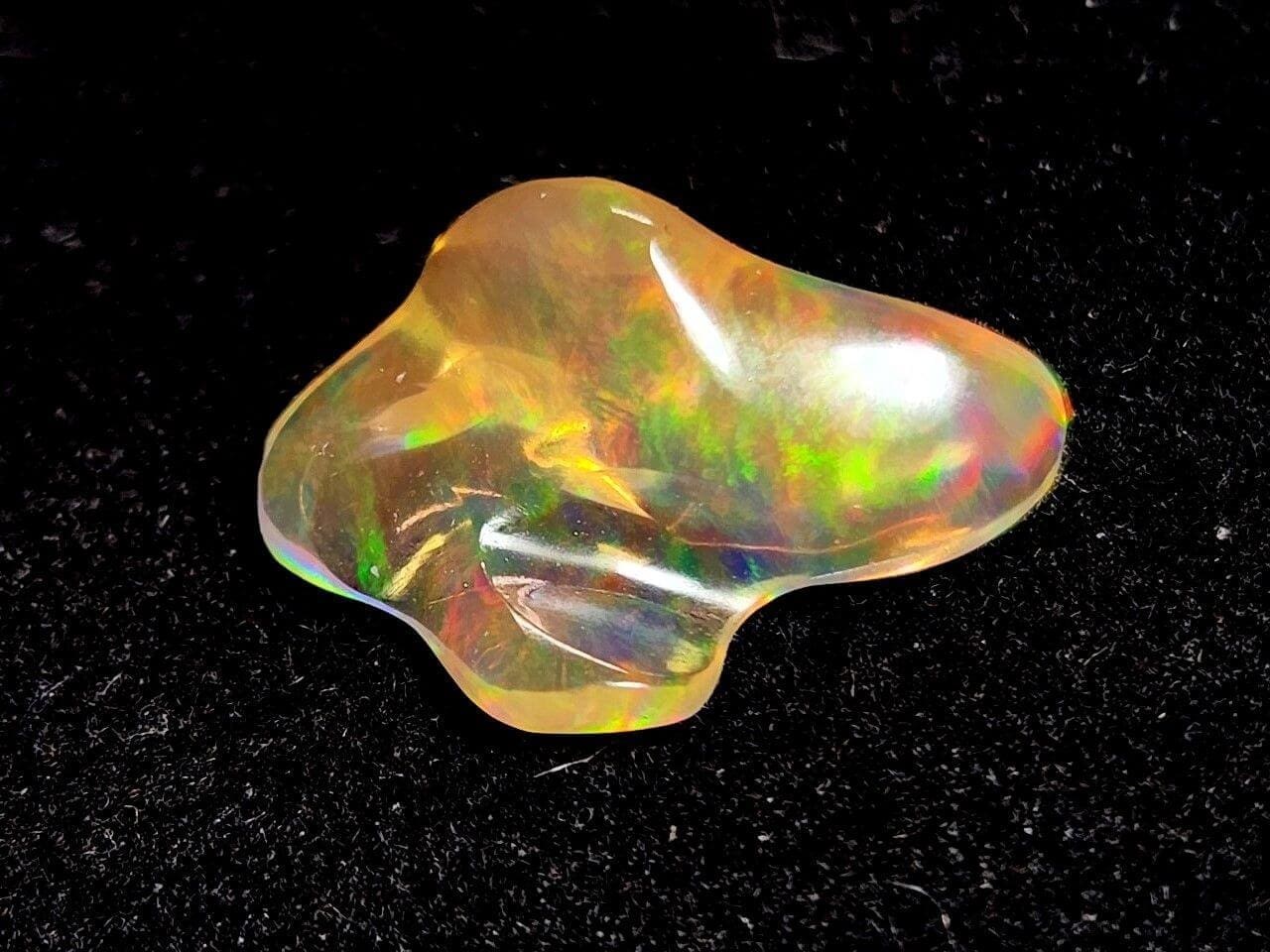 Opal Ethiopian Polished Freeform 16x12mm 3.66crts - Image 4