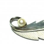 Modern White Pearl Long Feather 925 Silver Pin